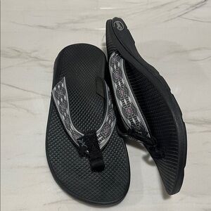 Women’s Chaco flip flop sandals 9